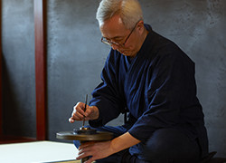 Lak-kunstner Isshu Tamura