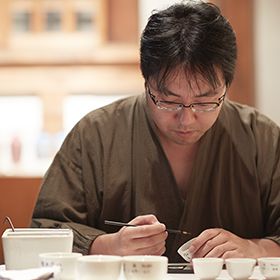 七宝ダイヤル施釉師 戸谷 航氏