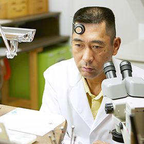 マイクロアーティスト工房 組立師 中澤 義房氏