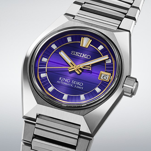 Detalhe do mostrador do King Seiko VANAC com linhas horizontais e um design especial para os índices e o ponteiro de segundos.