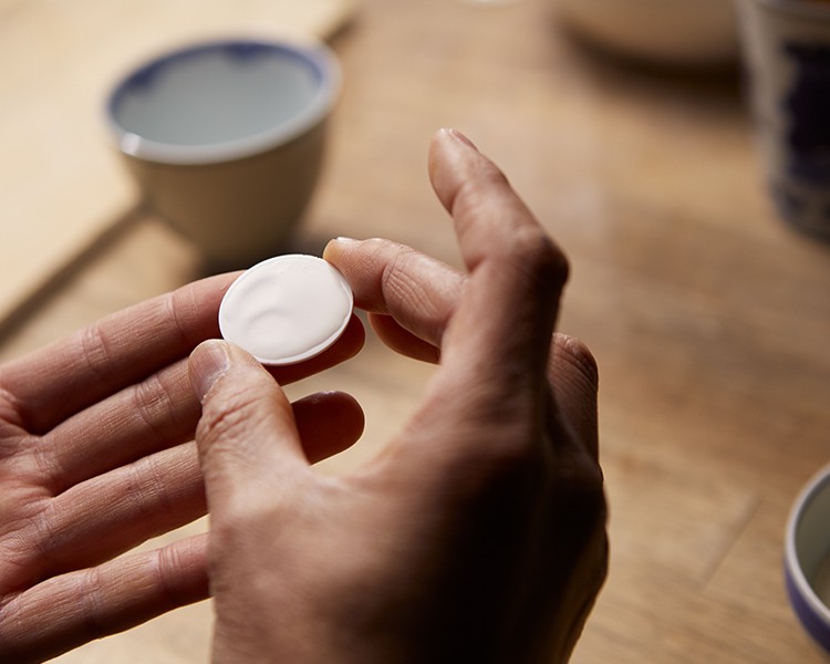 Perícia Artesanal Presage: os mostradores em porcelana de Arita são produzidos manualmente.