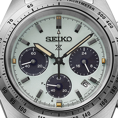 Detalhe do mostrador verde-menta do cronógrafo solar Seiko Prospex Speedtimer SSC965P1.
