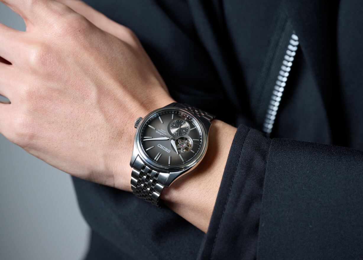  Fotografia do relógio Seiko Presage Classic Series SPB471 no pulso